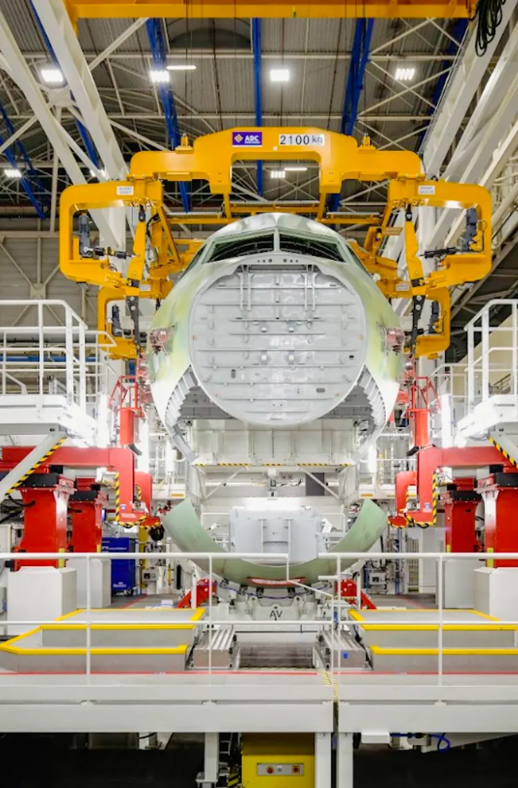 Section de fuselage en poste d'assemblage